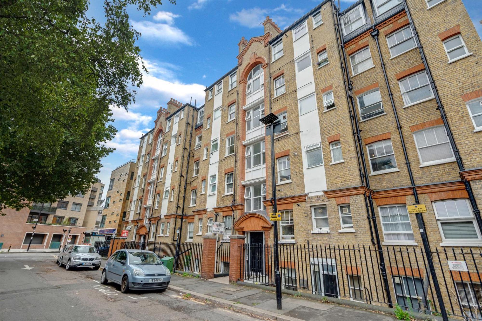 1bed Flat, Sleeps 3 - 2min Tube , 20min London, 1gb Fibre Wifi, Free Snacks & Toiletries, 2 New Smart Tvs & Sofabed Apartment *