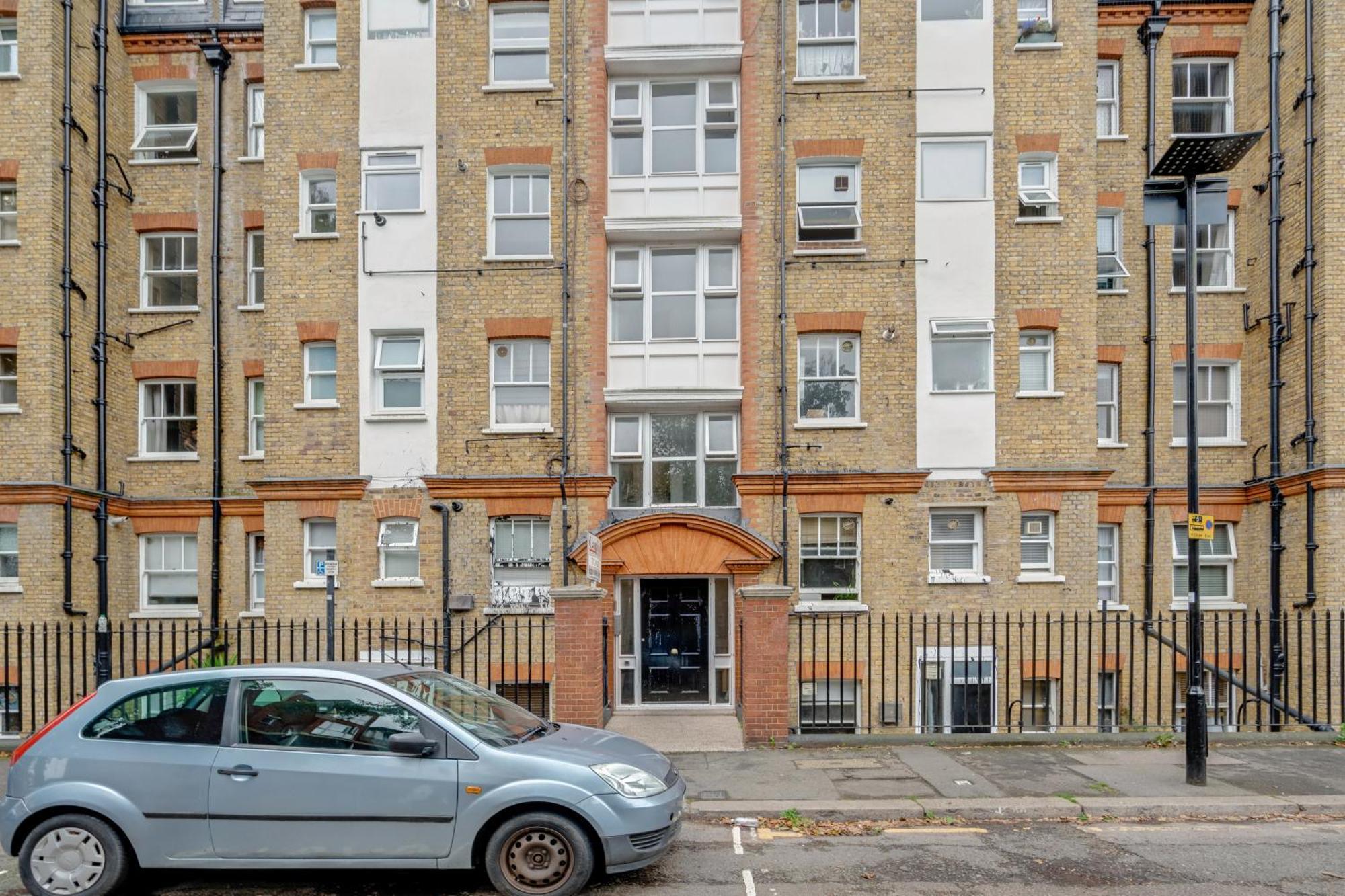 1bed Flat, Sleeps 3 - 2min Tube , 20min London, 1gb Fibre Wifi, Free Snacks & Toiletries, 2 New Smart Tvs & Sofabed London