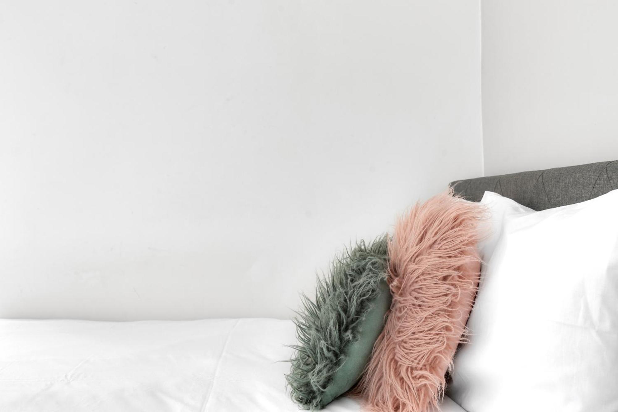 1bed Flat, Sleeps 3 - 2min Tube , 20min London, 1gb Fibre Wifi, Free Snacks & Toiletries, 2 New Smart Tvs & Sofabed